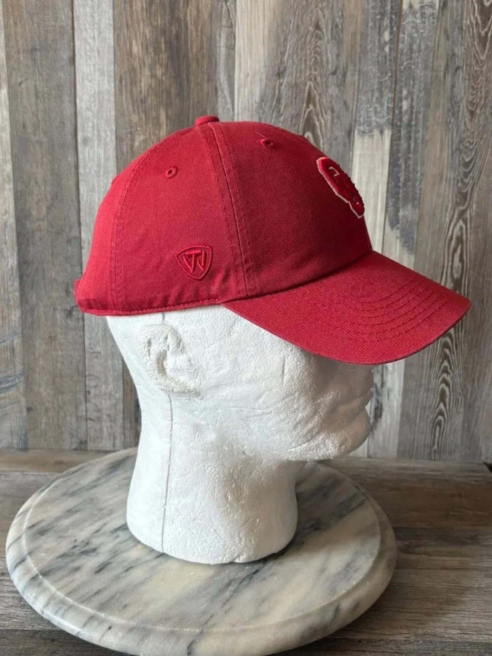 Women's NCAA Oklahoma Sooners Red adjustable baseball cap